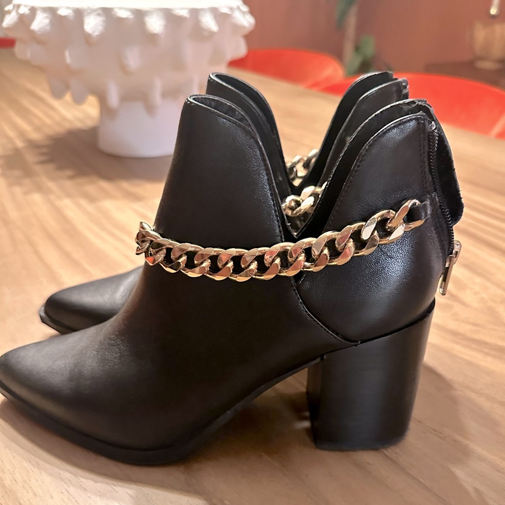 Steve Madden Booties 8.5 (never been worn!)